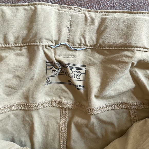 Women’s Patagonia size small biking/hiking shorts - Picture 2 of 2